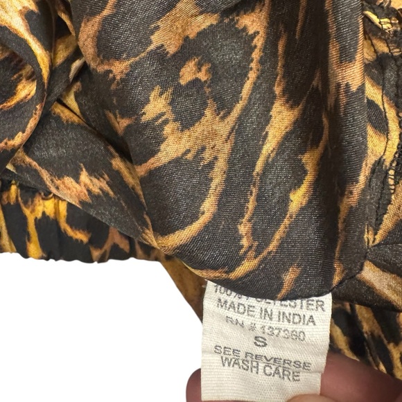 Live 4 Truth Leopard Tie Front Wrap Blouse Long Sleeve Cropped Top Sz S - Picture 7 of 7